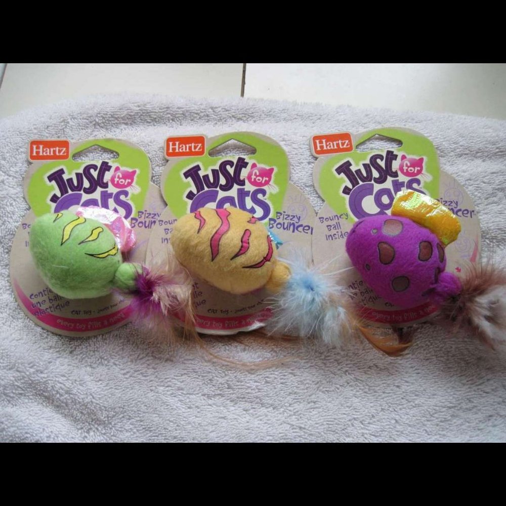 Bundle for $1 Damaged Hartz Bizzy Bouncer Cat Toy Missing Feathers Purple Yellow